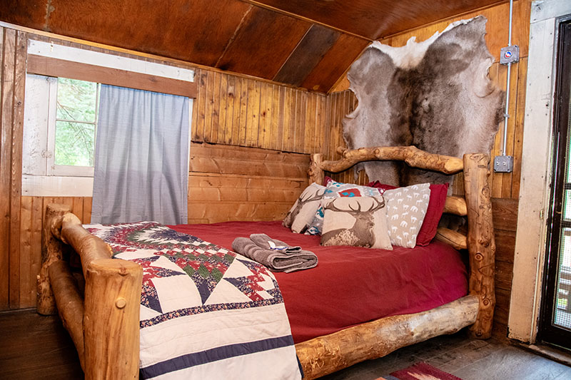 Wapiti Cabin Bedroom